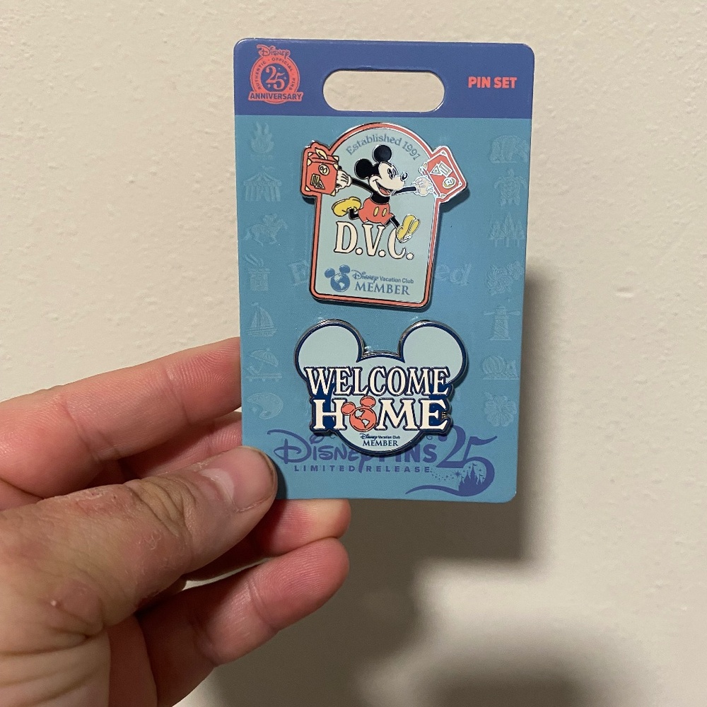 2025 Disney Parks 2 Pin Set DVC Vacation Club Welcome Home Mickey Mouse LR New